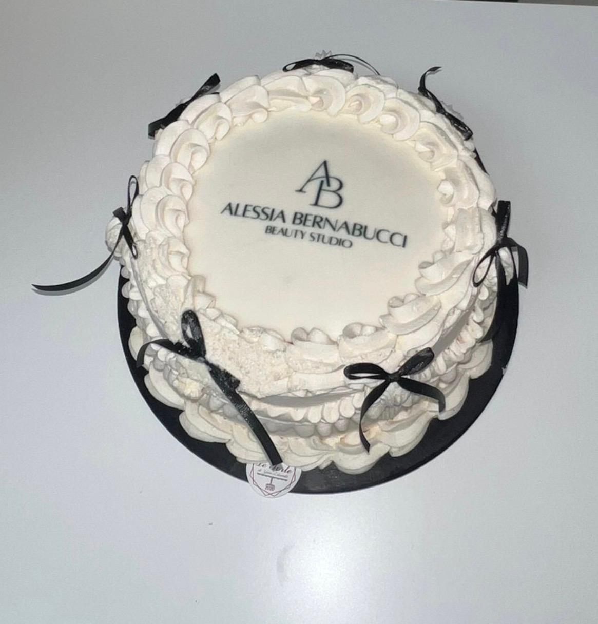 Torta con logo Alessia Bernabucci Beauty Studio